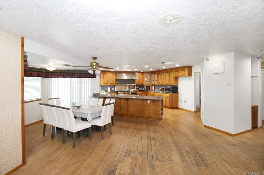 20767 Sunset Dr, Apple Valley CA  92308-5359 exterior