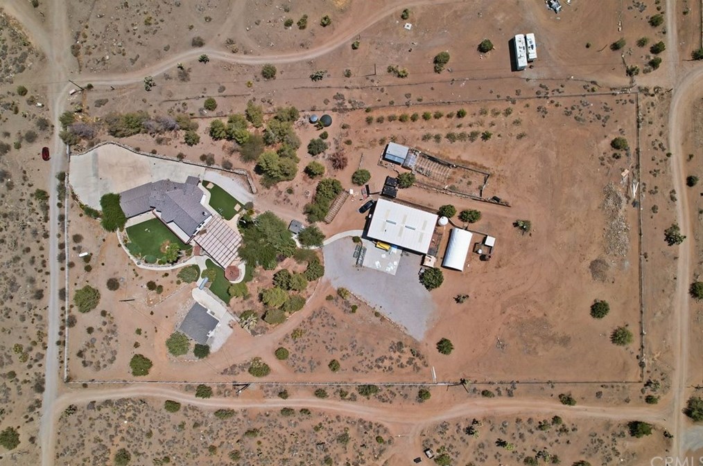 20767 Sunset Dr, Apple Valley CA  92308-5359 exterior