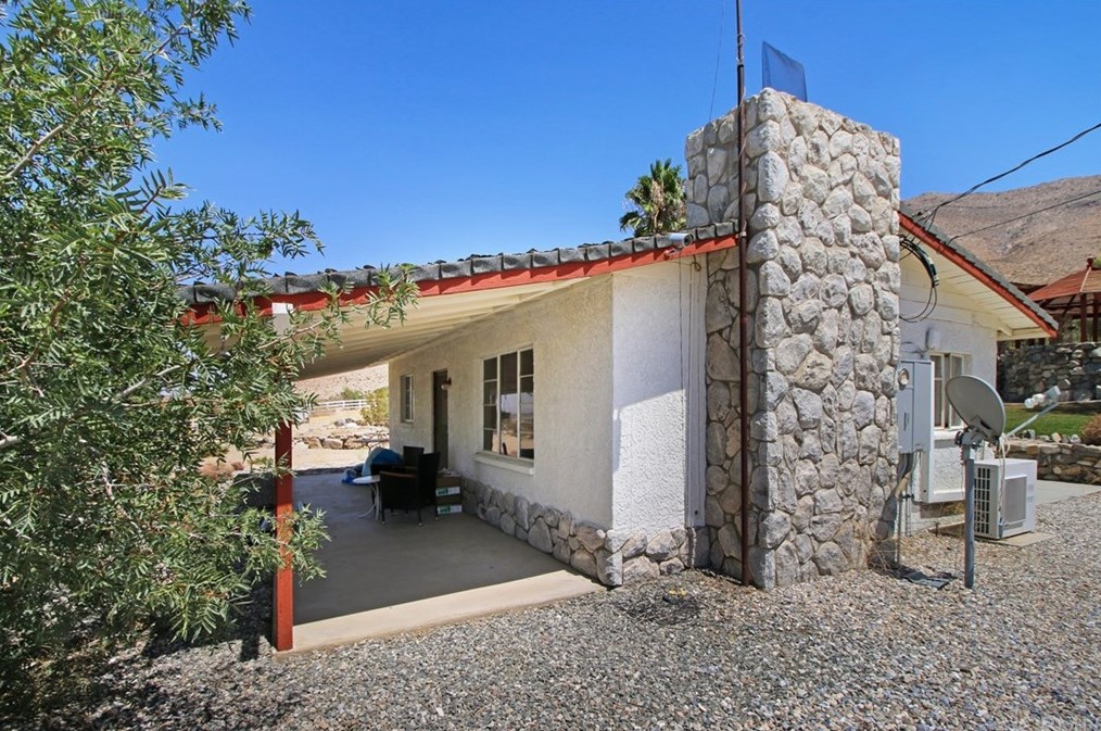 20767 Sunset Dr, Apple Valley CA  92308-5359 exterior