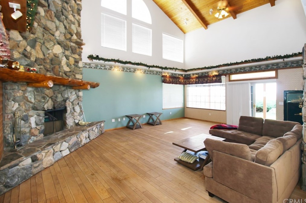 20767 Sunset Dr, Apple Valley CA  92308-5359 exterior