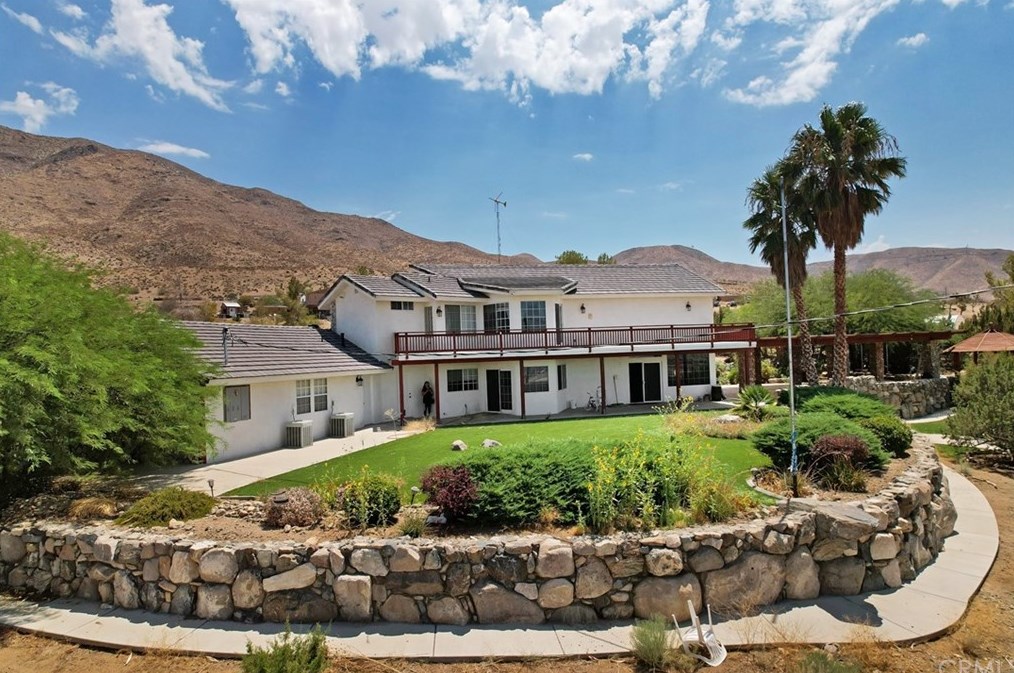 20767 Sunset Dr, Apple Valley CA  92308-5359 exterior