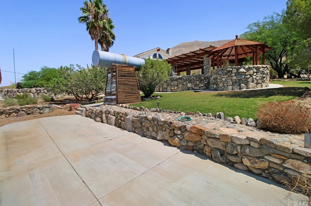 20767 Sunset Dr, Apple Valley CA  92308-5359 exterior