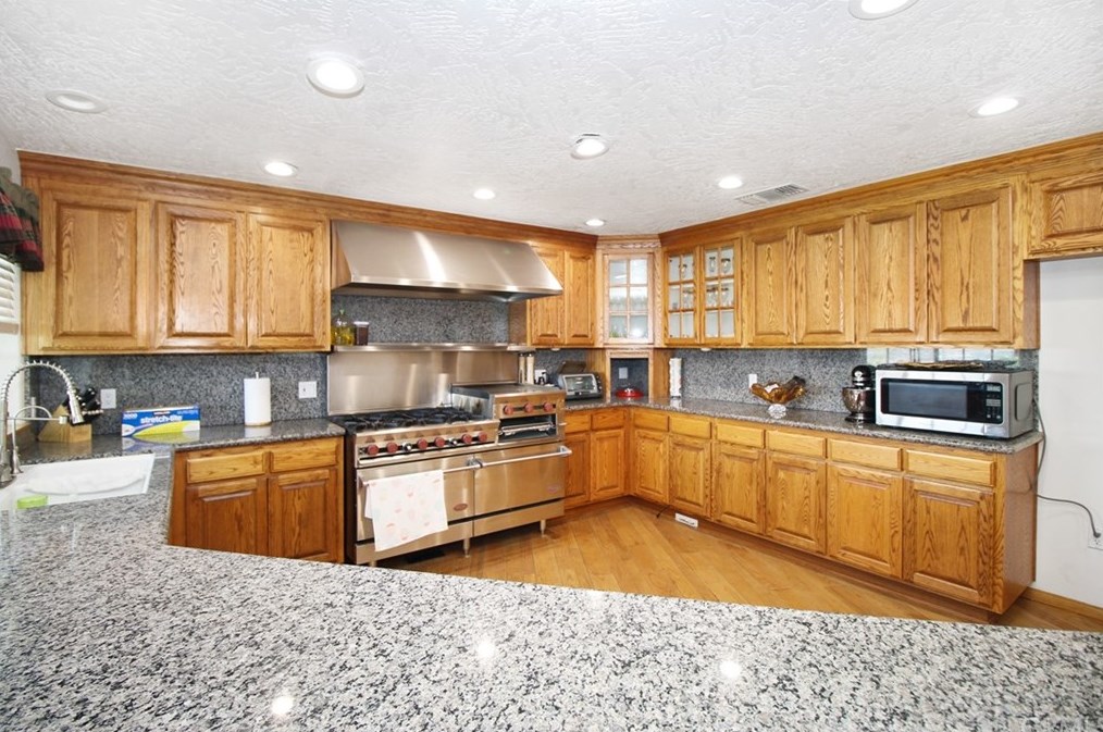 20767 Sunset Dr, Apple Valley CA  92308-5359 exterior