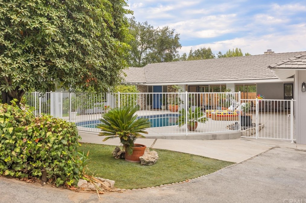 727 Waldorf Rd, La Canada, CA 91011