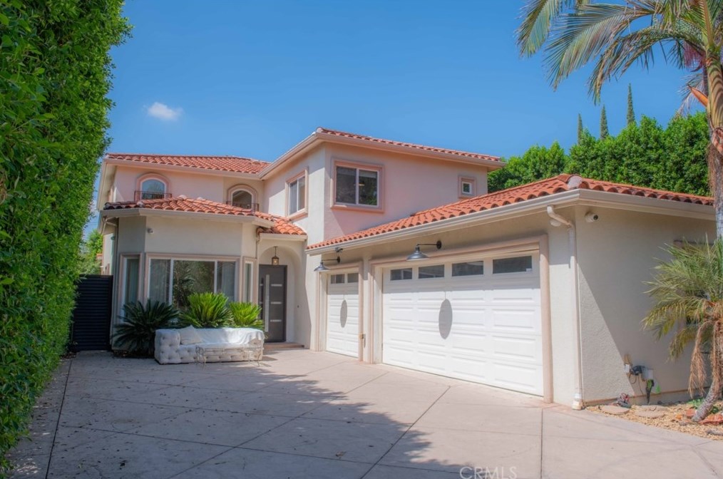 5721 Topeka Dr, Los Angeles, CA 91356-1315