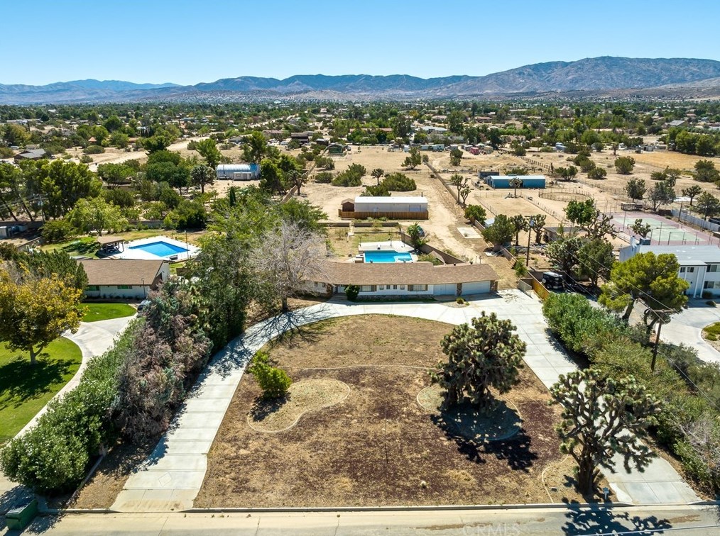 2240 Avenue, Palmdale CA  93551-2338 exterior