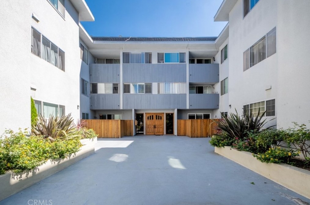 6150 Buckingham Pkwy, Los Angeles, CA 90230-7239