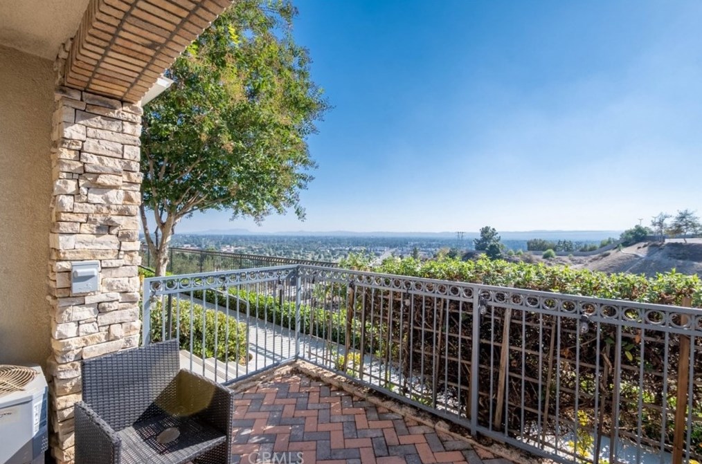 15609 Odyssey Dr #18, San Fernando, CA 91344