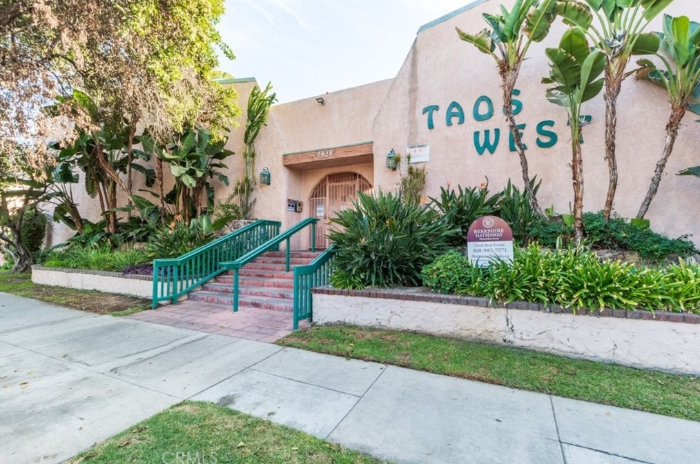 7924 Woodman Ave #14, Van Nuys, CA 91402