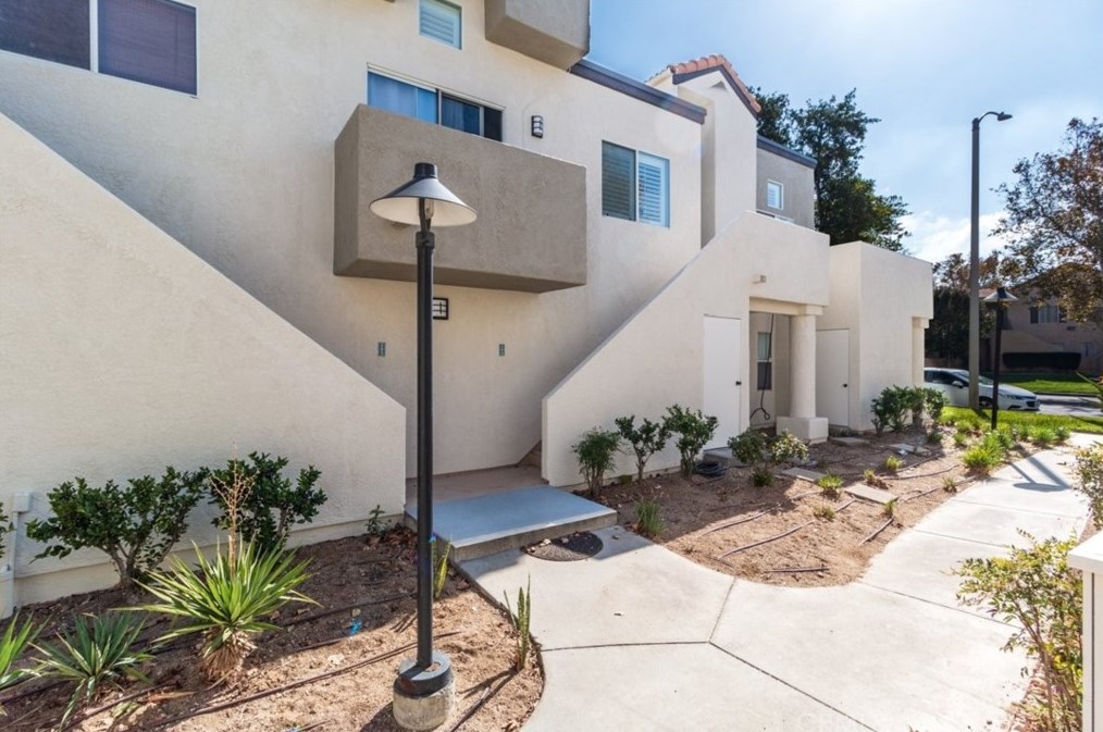 21370 Nandina Ln #204, Santa Clarita, CA 91321