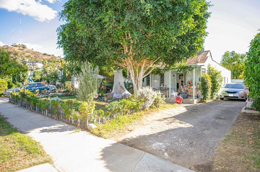 1416 E Windsor Rd, Glendale, CA 91205