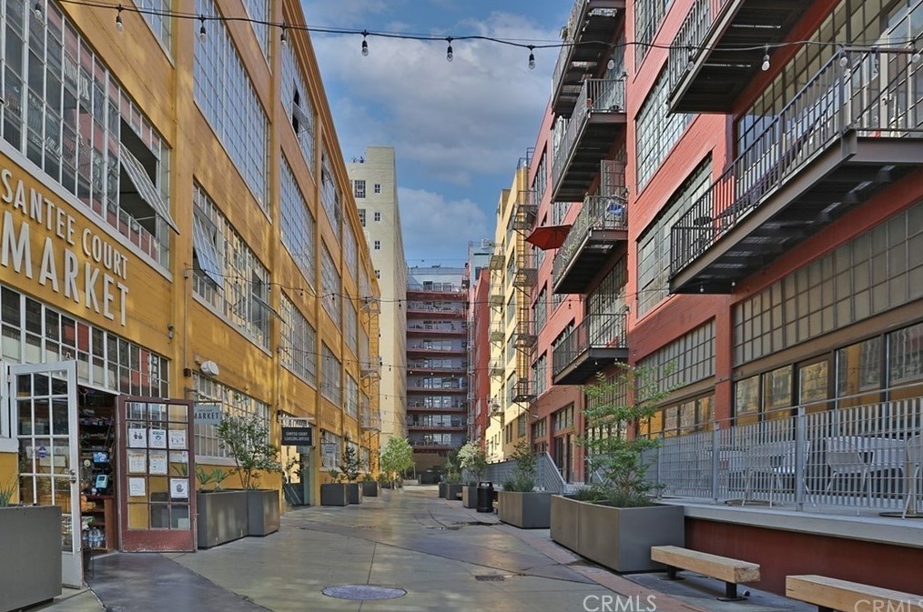 746 Los Angeles St, Los Angeles CA  90014-2112 exterior