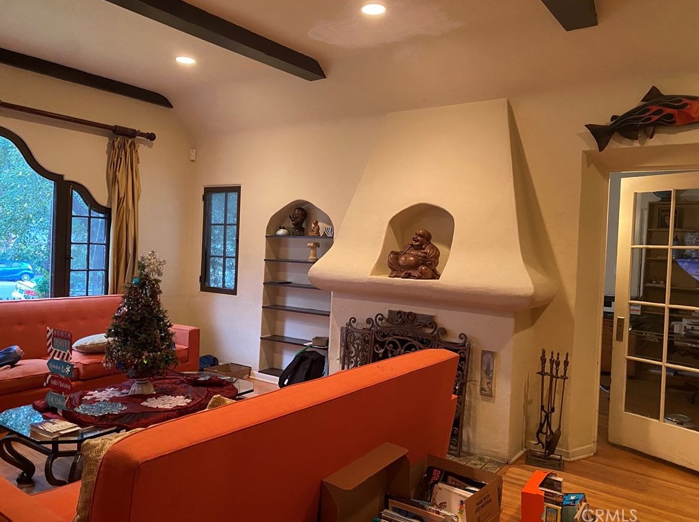 1245 Allen Ave, Pasadena, CA 91104-3210