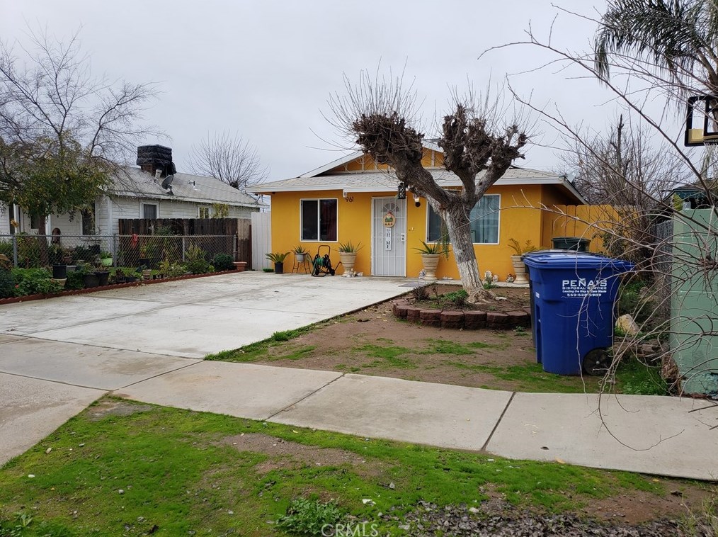 961 10th St, Orange Cove, CA 93646