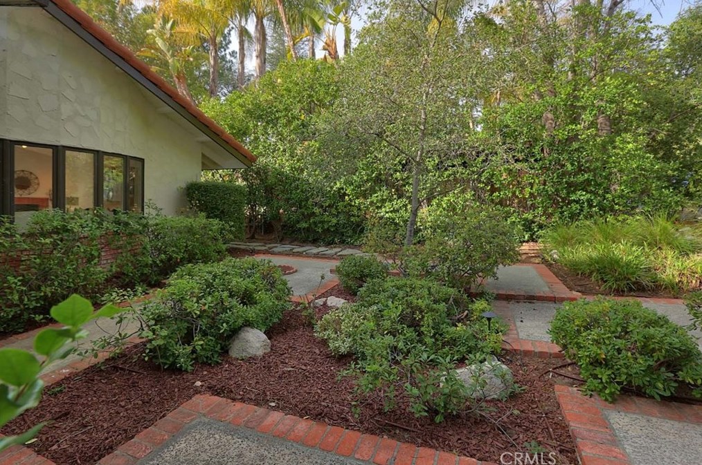 2120 Cross St, La Canada, CA 91011