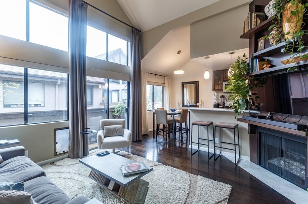 1118 E Palmer Ave #209, Glendale, CA 91205