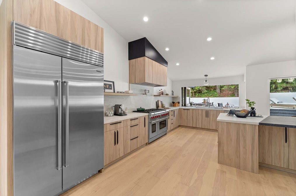 19136 Weston Pl, Los Angeles CA  91356-5040 exterior