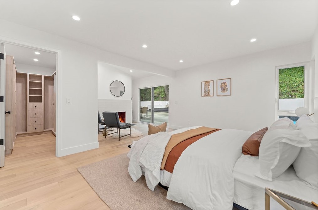 19136 Weston Pl, Los Angeles CA  91356-5040 exterior