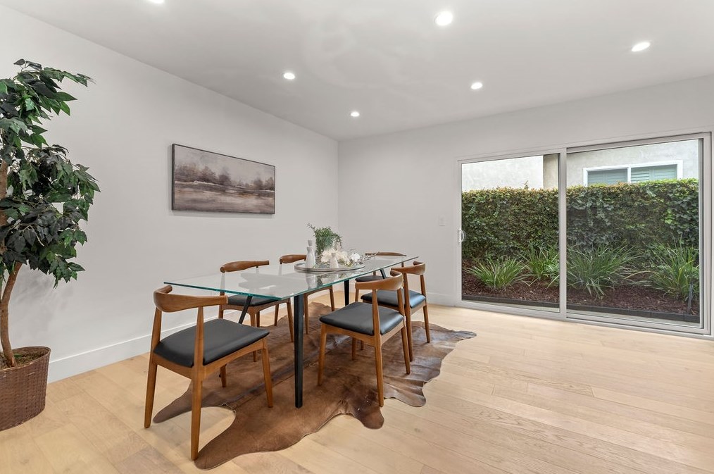 19136 Weston Pl, Los Angeles CA  91356-5040 exterior