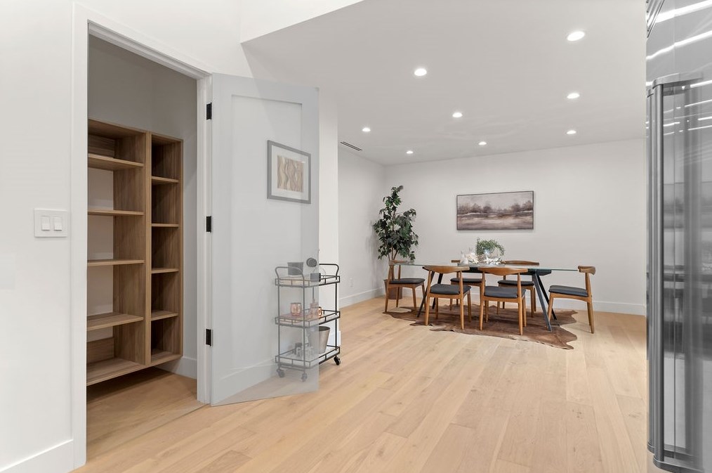 19136 Weston Pl, Los Angeles CA  91356-5040 exterior