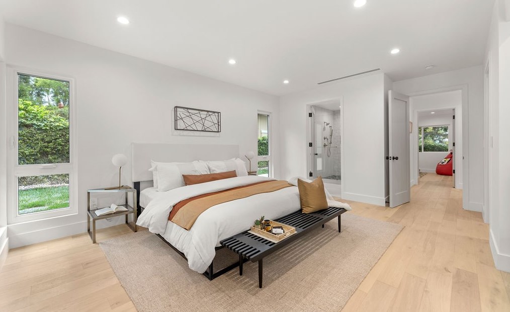 19136 Weston Pl, Los Angeles CA  91356-5040 exterior