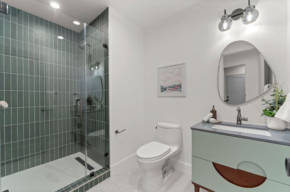 19136 Weston Pl, Los Angeles CA  91356-5040 exterior