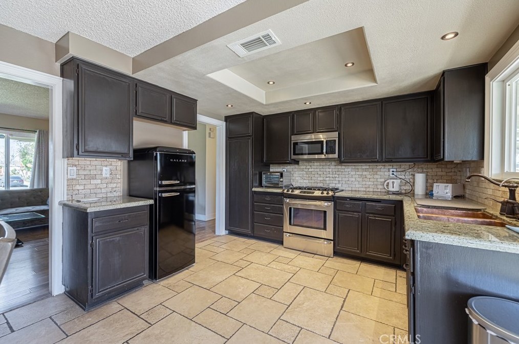 37846 Birch Tree Ln, Palmdale CA  93550-5485 exterior