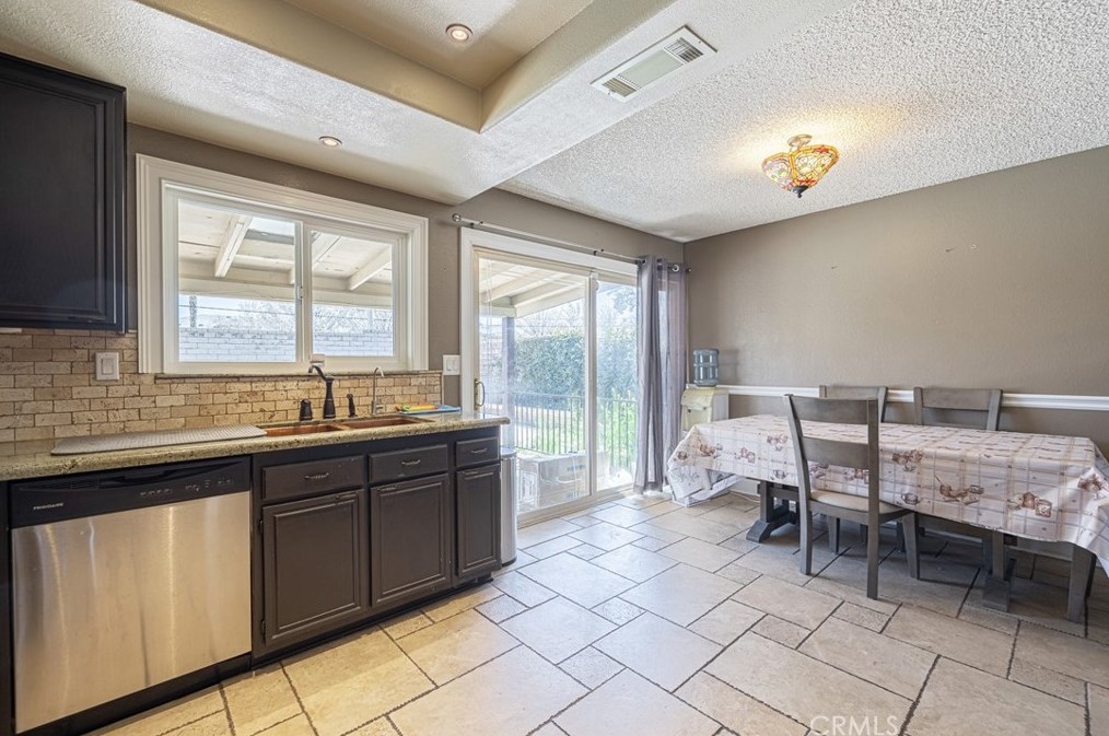 37846 Birch Tree Ln, Palmdale CA  93550-5485 exterior