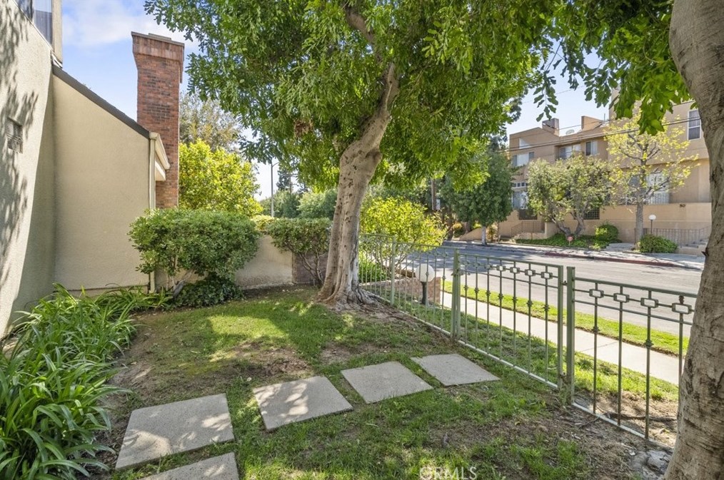18757 Hatteras St, Los Angeles CA  91356-1494 exterior