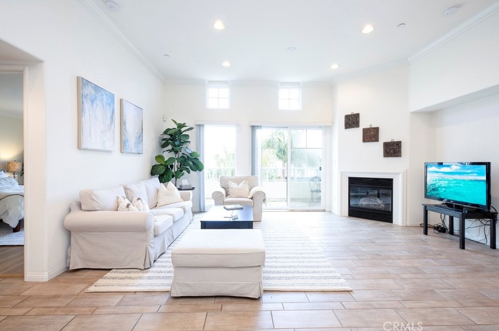 4396 Tradewinds Dr, Oxnard, CA 93035