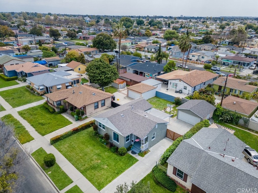 712 Century Blvd, Los Angeles CA  90044-4514 exterior