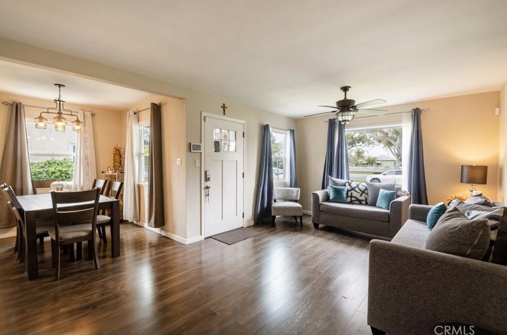 712 Century Blvd, Los Angeles CA  90044-4514 exterior