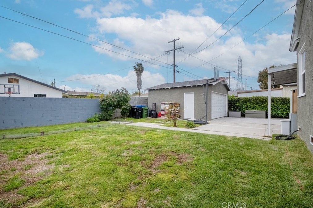 712 Century Blvd, Los Angeles CA  90044-4514 exterior