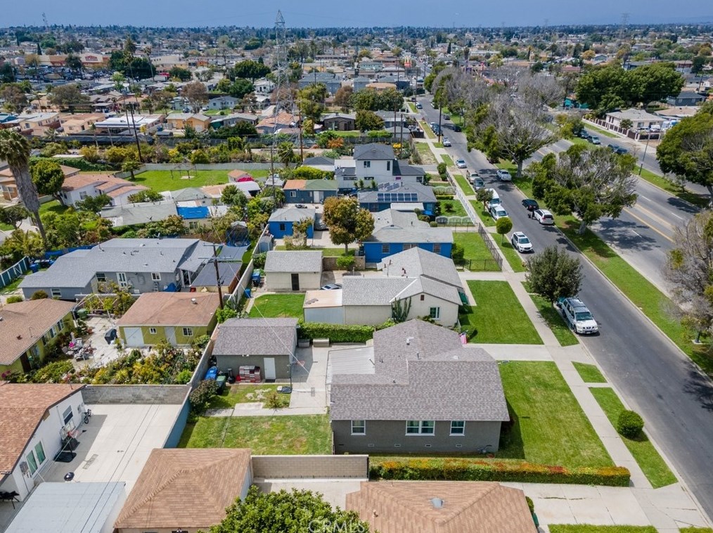 712 Century Blvd, Los Angeles CA  90044-4514 exterior