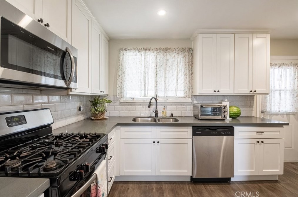 712 Century Blvd, Los Angeles CA  90044-4514 exterior