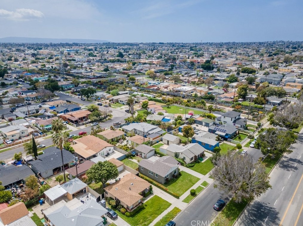 712 Century Blvd, Los Angeles CA  90044-4514 exterior