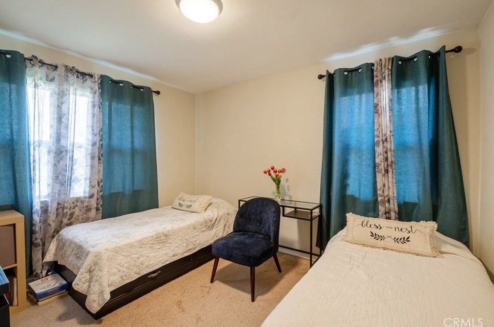 712 Century Blvd, Los Angeles CA  90044-4514 exterior