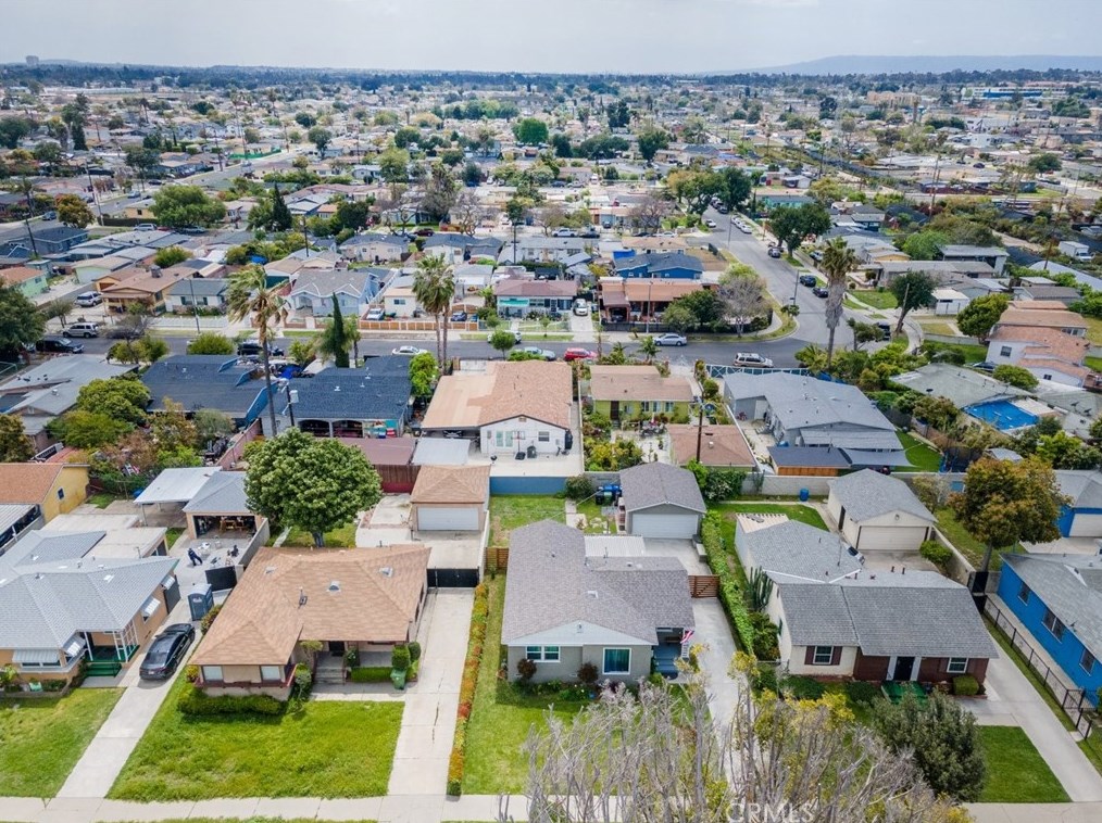 712 Century Blvd, Los Angeles CA  90044-4514 exterior