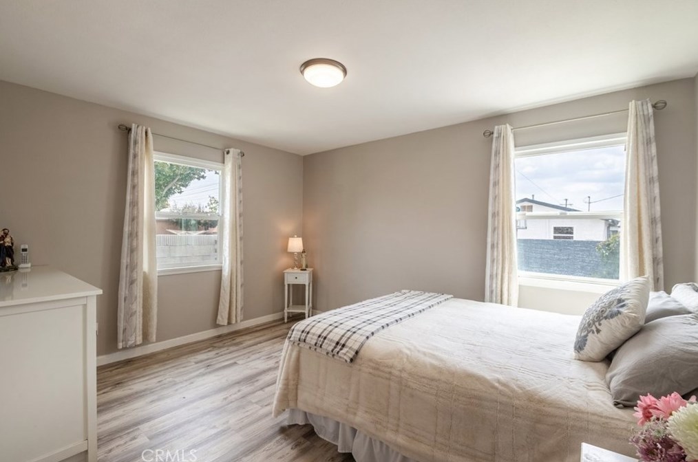 712 Century Blvd, Los Angeles CA  90044-4514 exterior