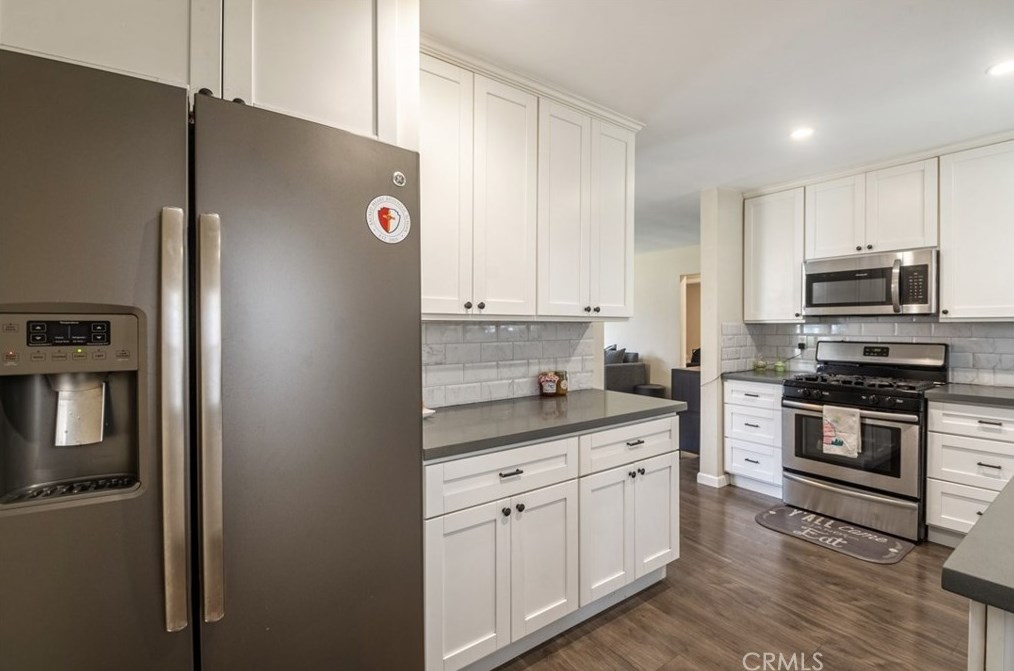 712 Century Blvd, Los Angeles CA  90044-4514 exterior