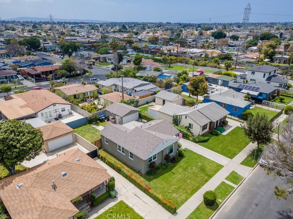 712 Century Blvd, Los Angeles CA  90044-4514 exterior