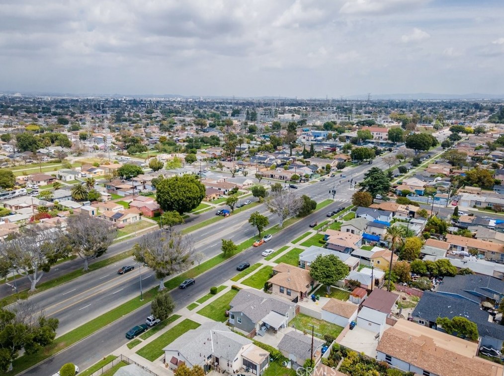 712 Century Blvd, Los Angeles CA  90044-4514 exterior