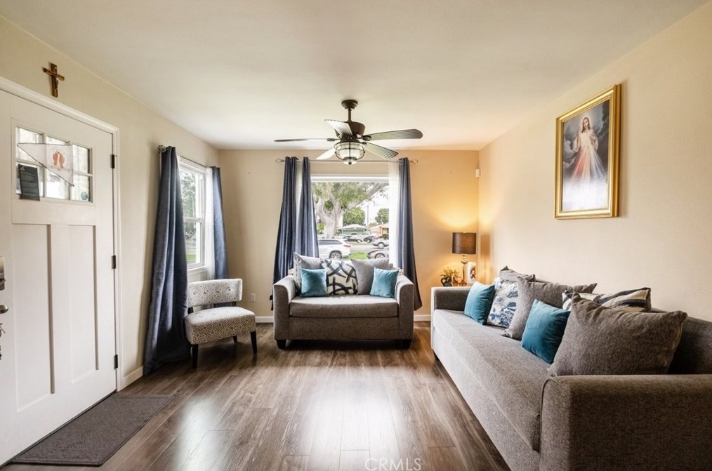 712 Century Blvd, Los Angeles CA  90044-4514 exterior