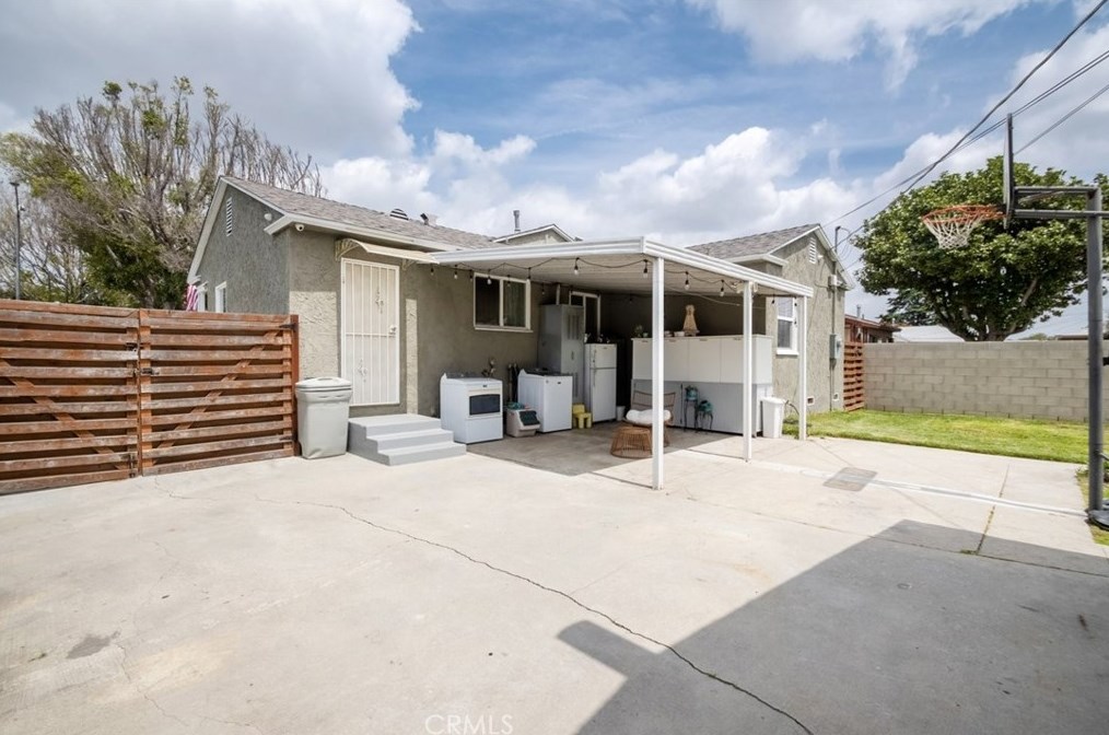 712 Century Blvd, Los Angeles CA  90044-4514 exterior