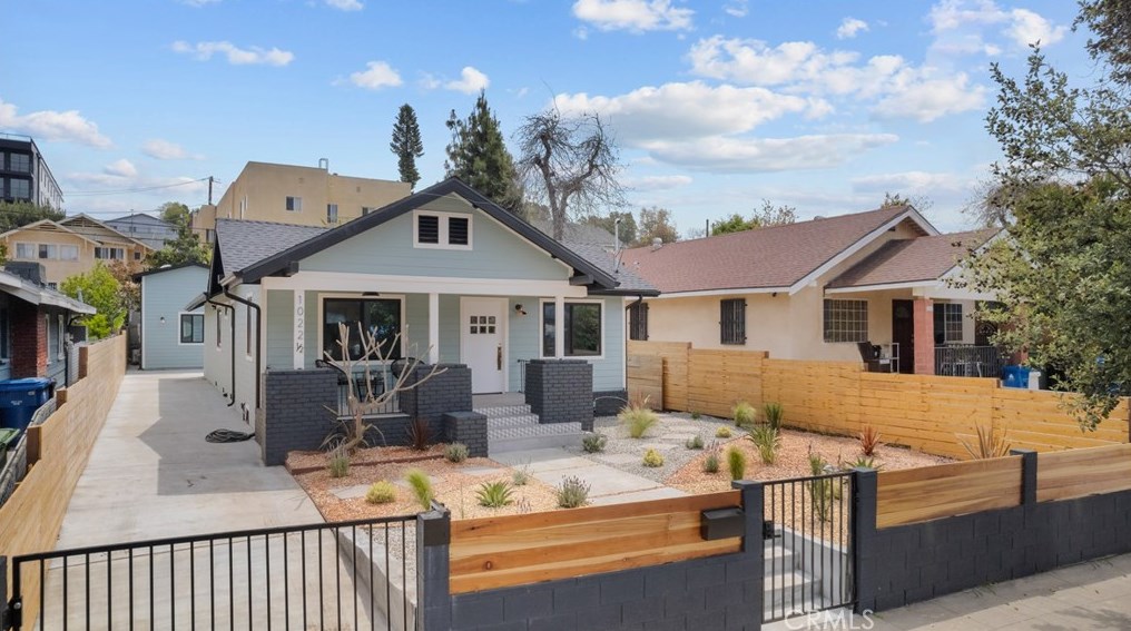 1022 Rampart Blvd, Los Angeles, CA 90026-3931