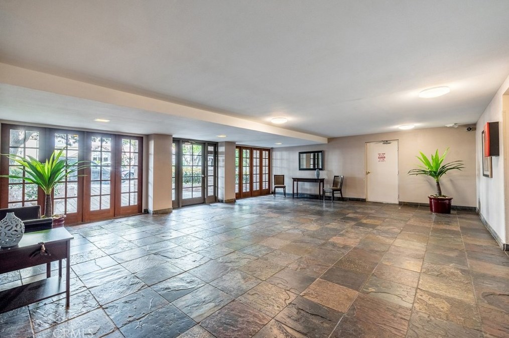 1339 N Columbus Ave #225, Glendale, CA 91202