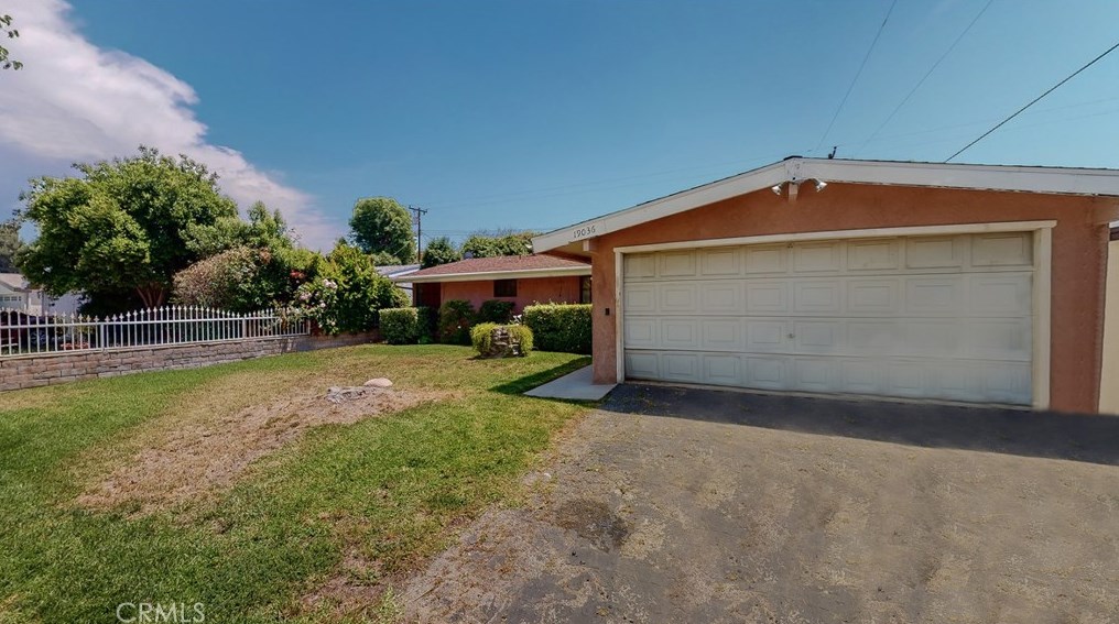 19036 Stillmore St, Santa Clarita, CA 91351