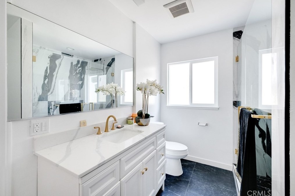 19558 Gault St, Los Angeles CA  91335-3623 exterior