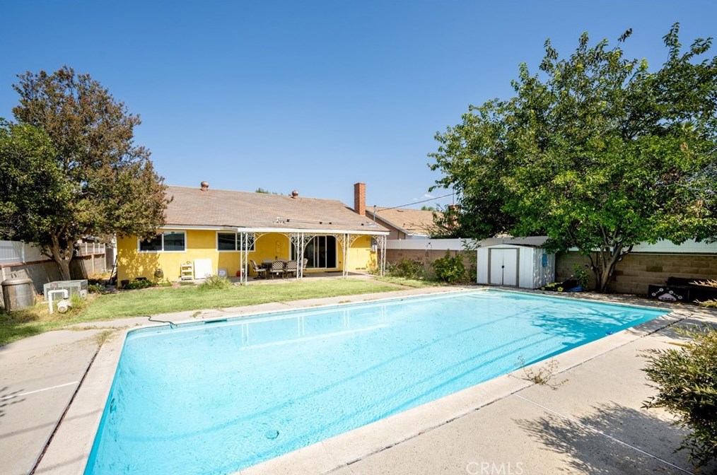19558 Gault St, Los Angeles CA  91335-3623 exterior