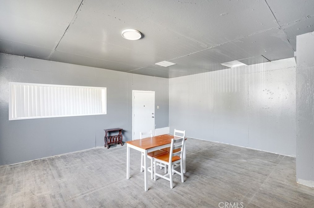19558 Gault St, Los Angeles CA  91335-3623 exterior